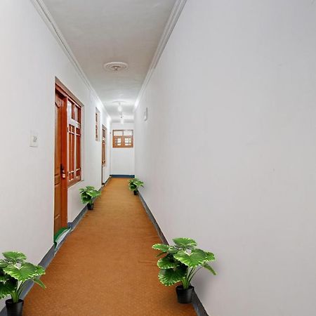 Super Oyo Capital O 91600 The Village Classic Hotel And Restaurant Срінагар Екстер'єр фото