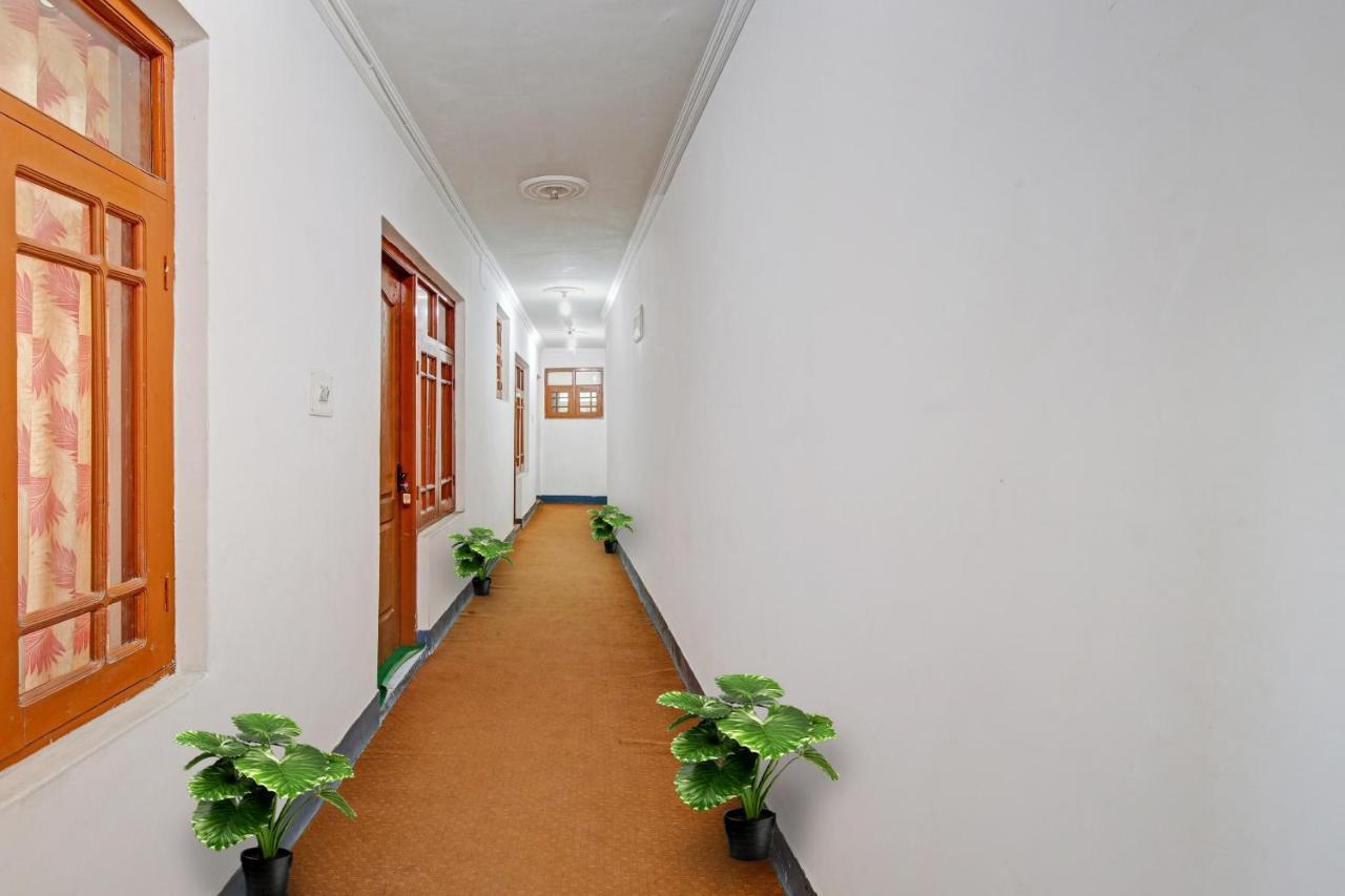 Super Oyo Capital O 91600 The Village Classic Hotel And Restaurant Срінагар Екстер'єр фото
