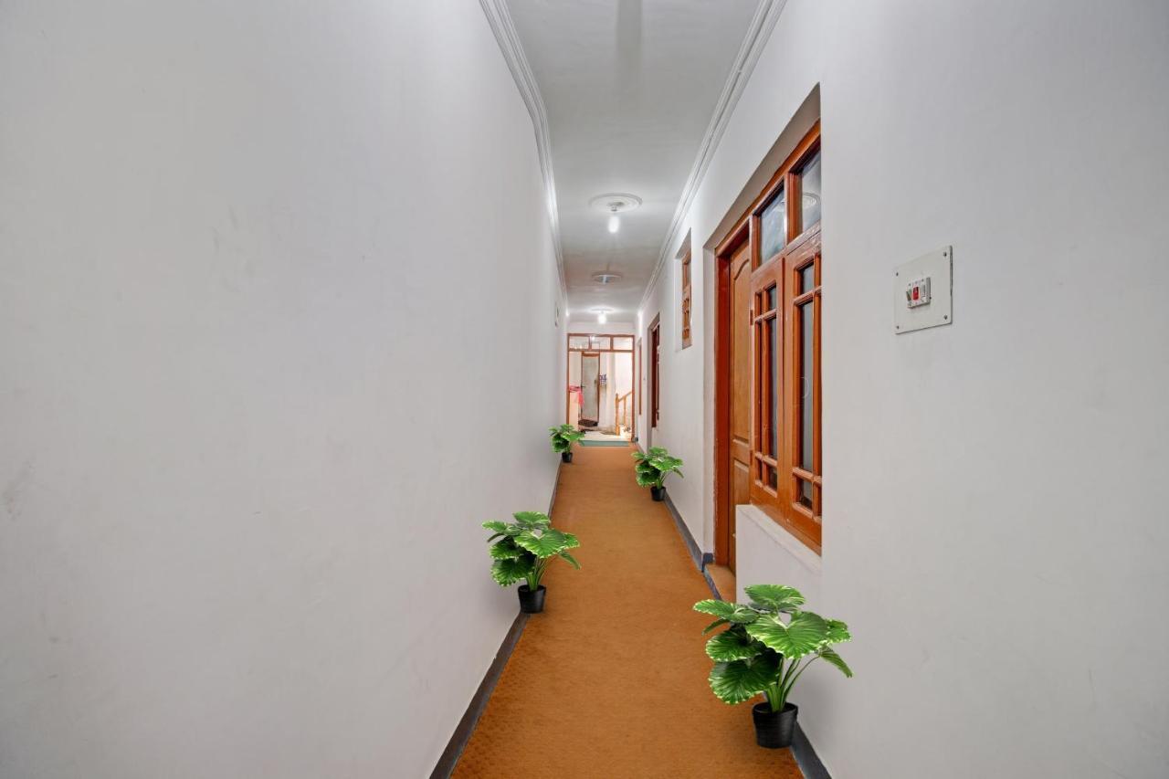Super Oyo Capital O 91600 The Village Classic Hotel And Restaurant Срінагар Екстер'єр фото