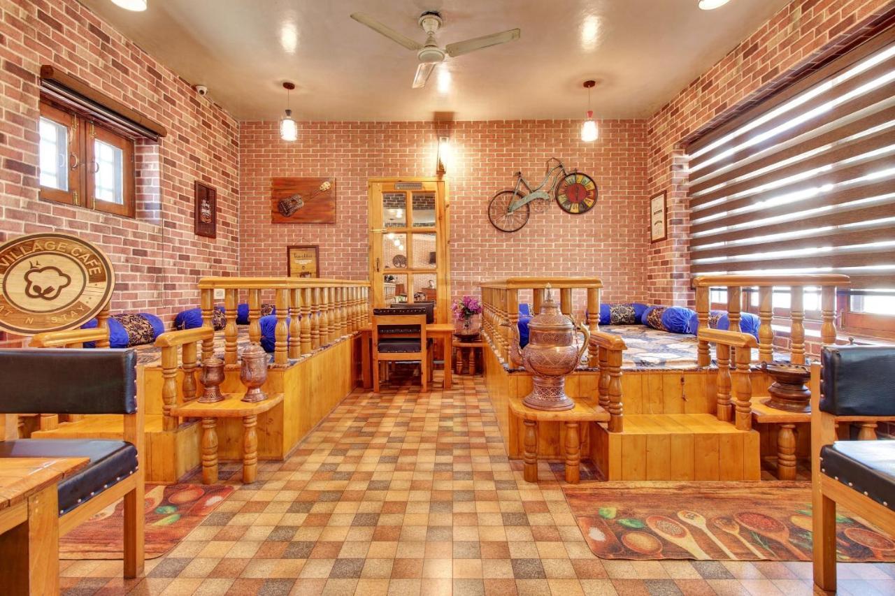 Super Oyo Capital O 91600 The Village Classic Hotel And Restaurant Срінагар Екстер'єр фото