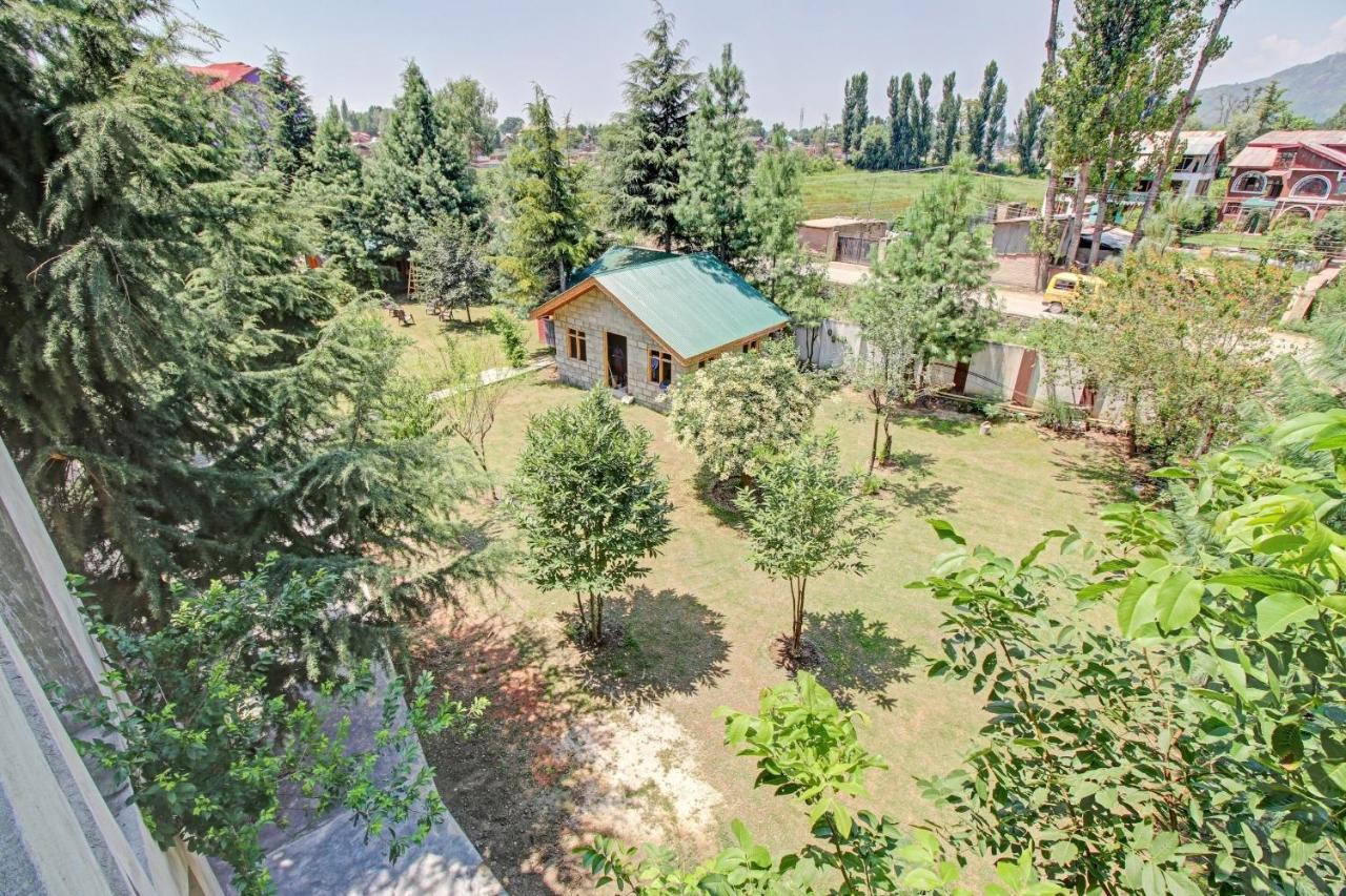 Super Oyo Capital O 91600 The Village Classic Hotel And Restaurant Срінагар Екстер'єр фото